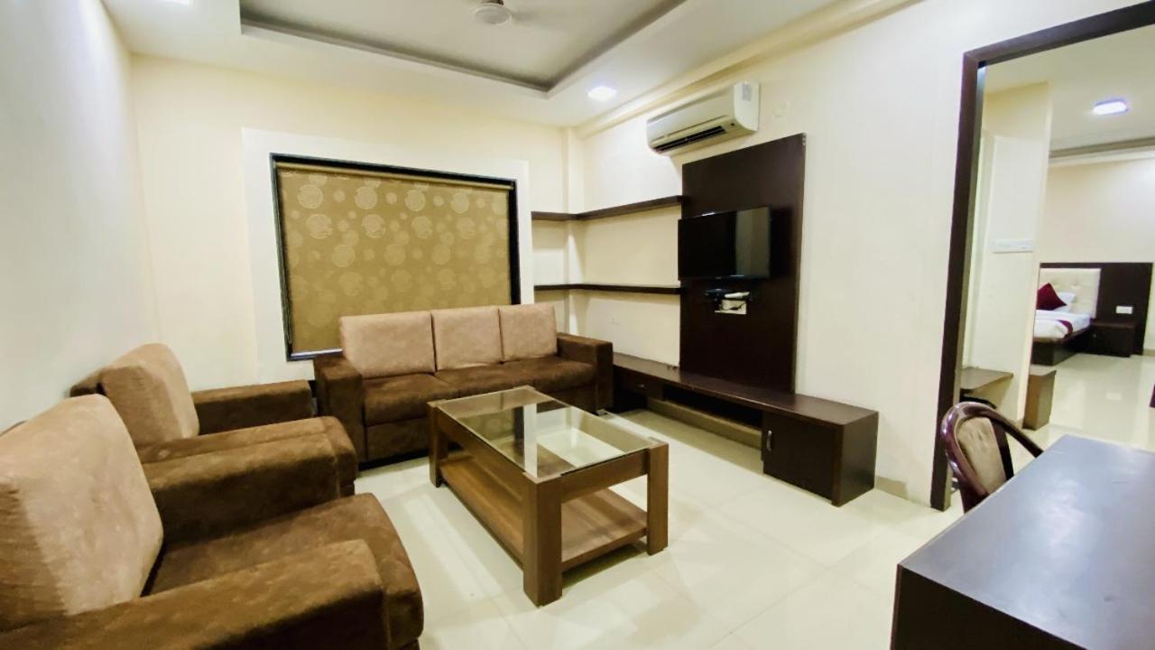 The Richi Rich Hotel And Resort Indore Exterior photo