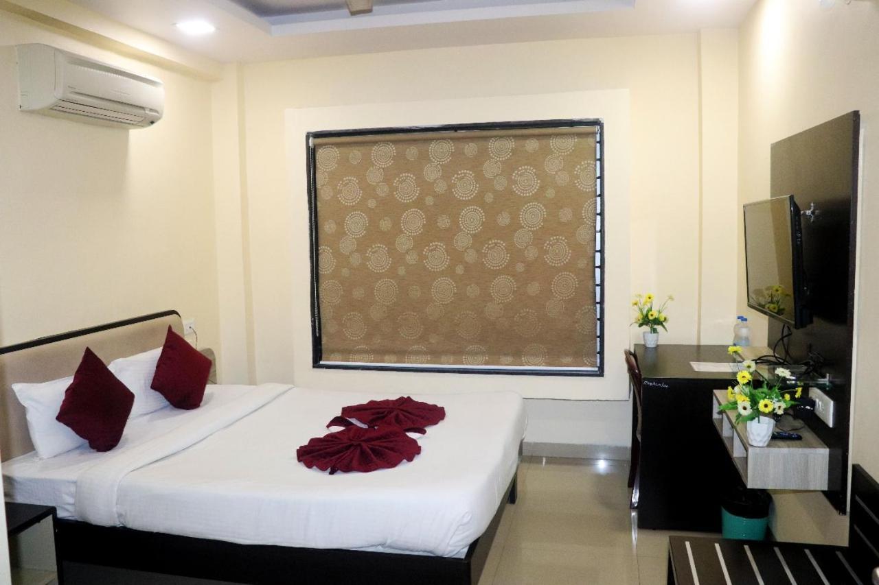 The Richi Rich Hotel And Resort Indore Exterior photo